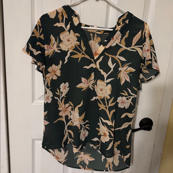 Lot of Maurice’s work wear tops all M except black top is small - Picture 4 of 10